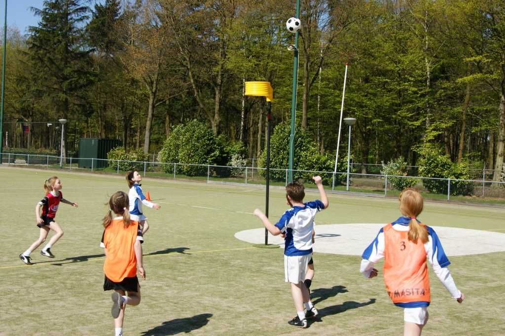 Korfbal E2  17 april 2010 -12.JPG